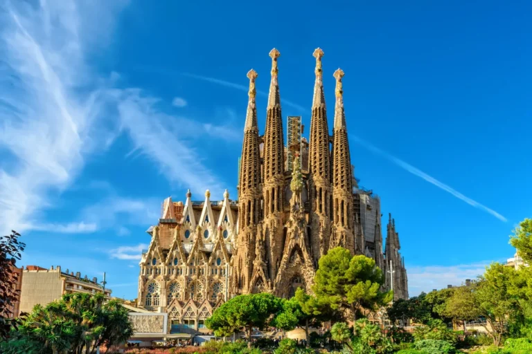 1-Sagrada-Familia-Barcelona.webp